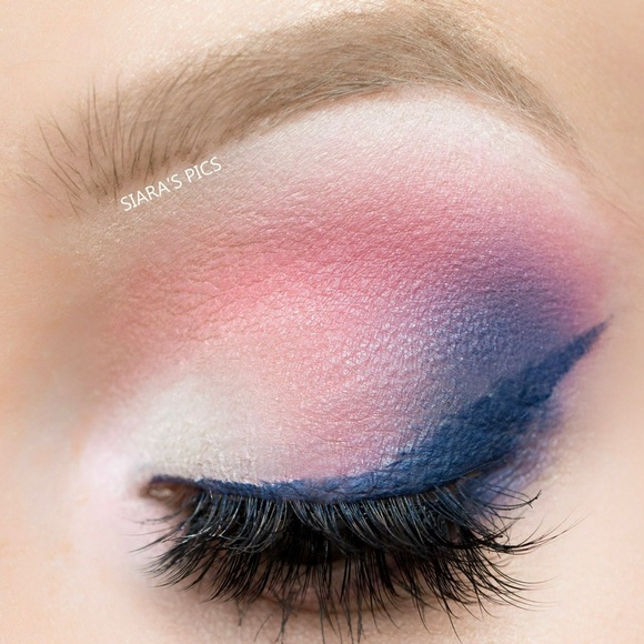 New Long-Lasting ShadowSense in Tons of Colors - Picture 6 of 16